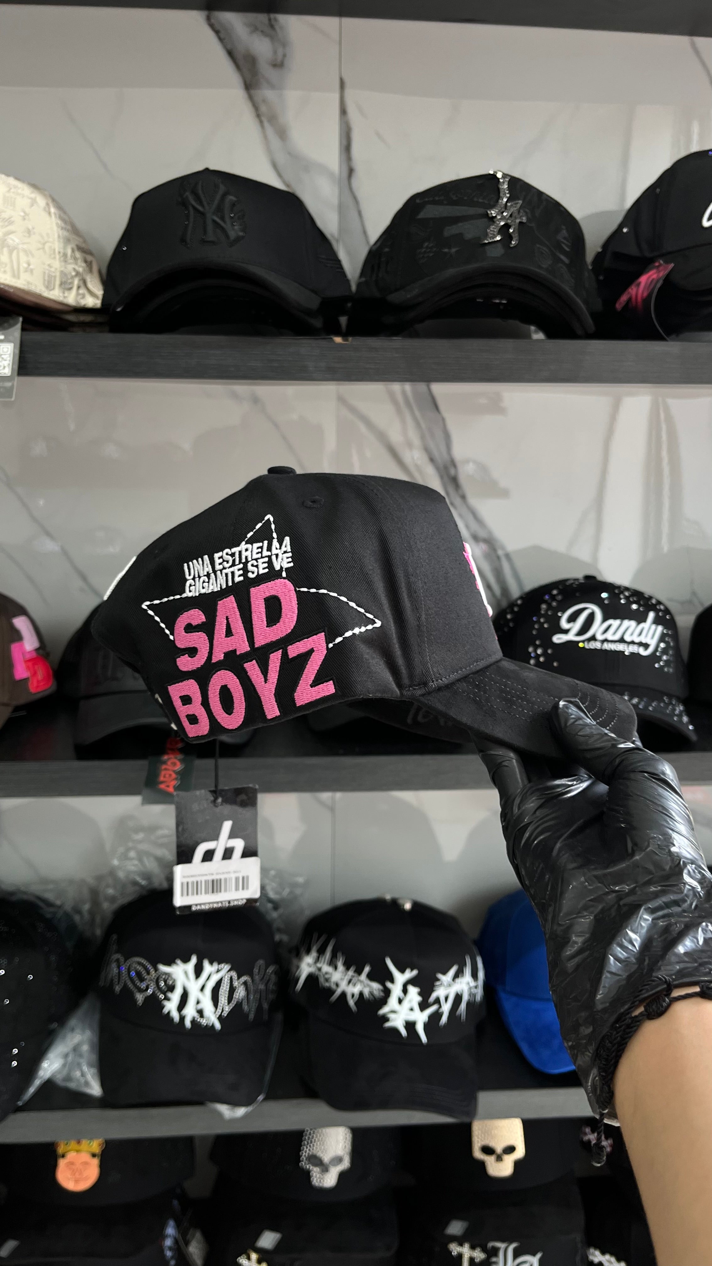 Dandy Hats Firmada x Tombochio