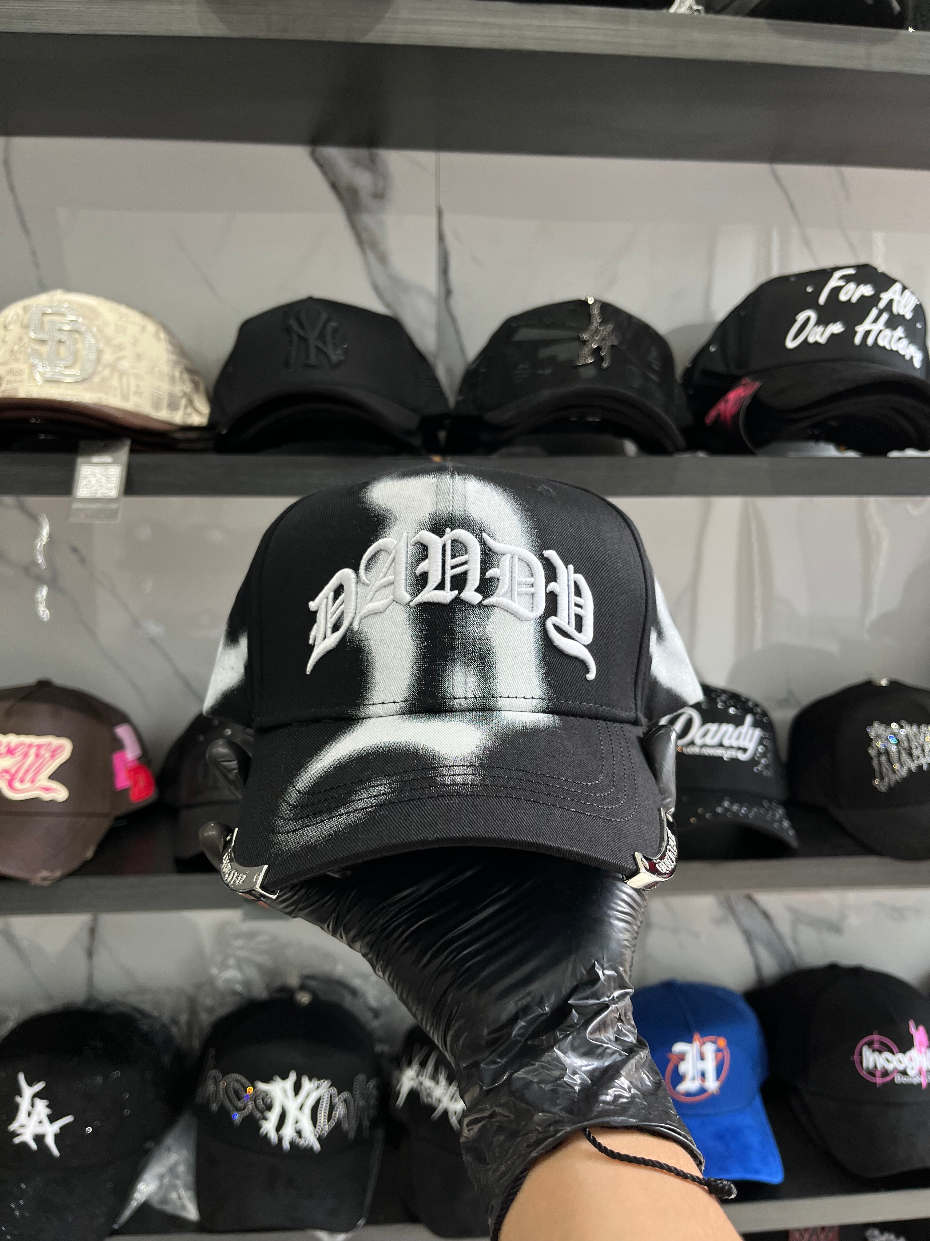 Dandy Hats Firmada x Tombochio y Ramón