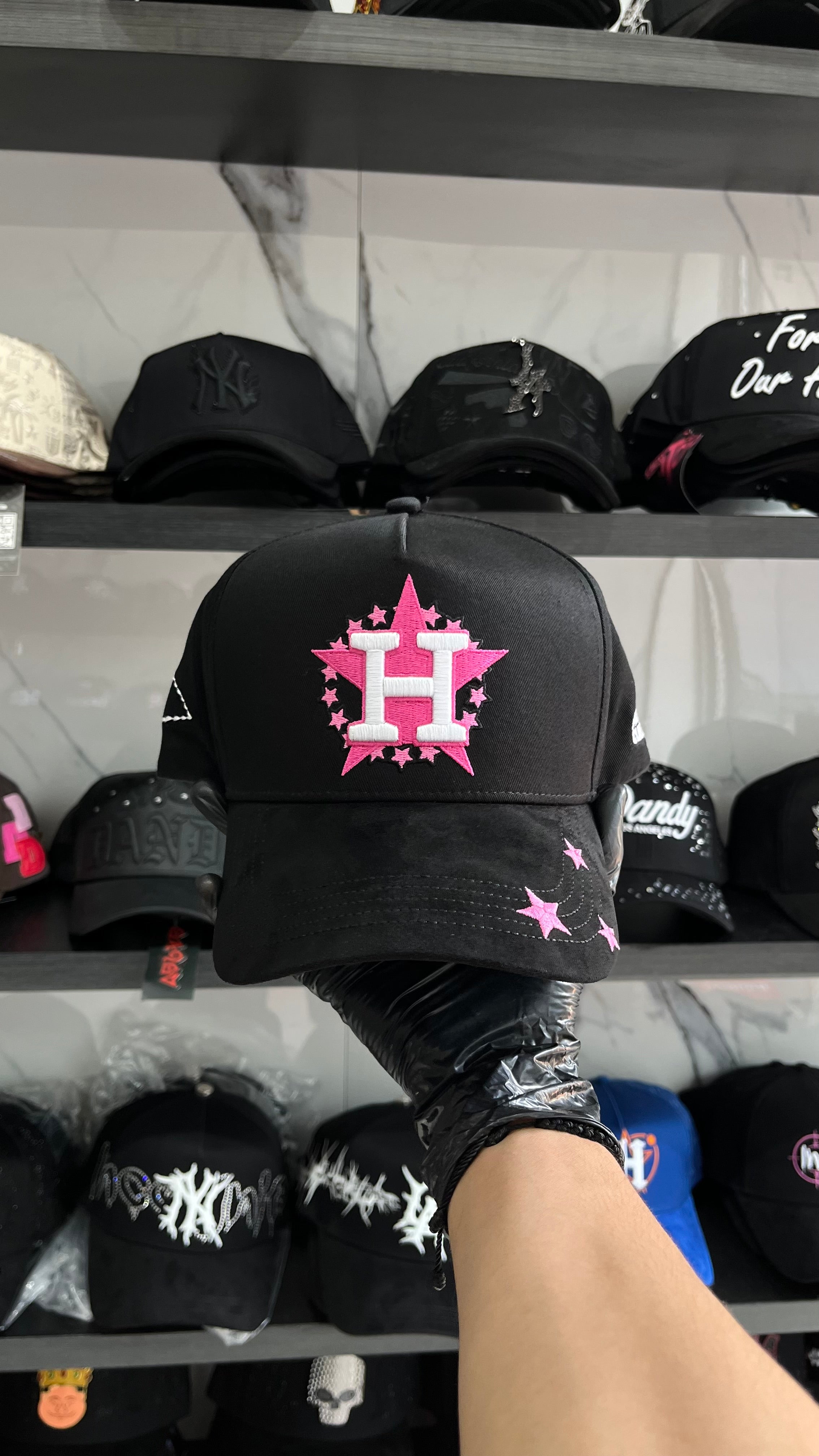 Dandy Hats Firmada x Tombochio