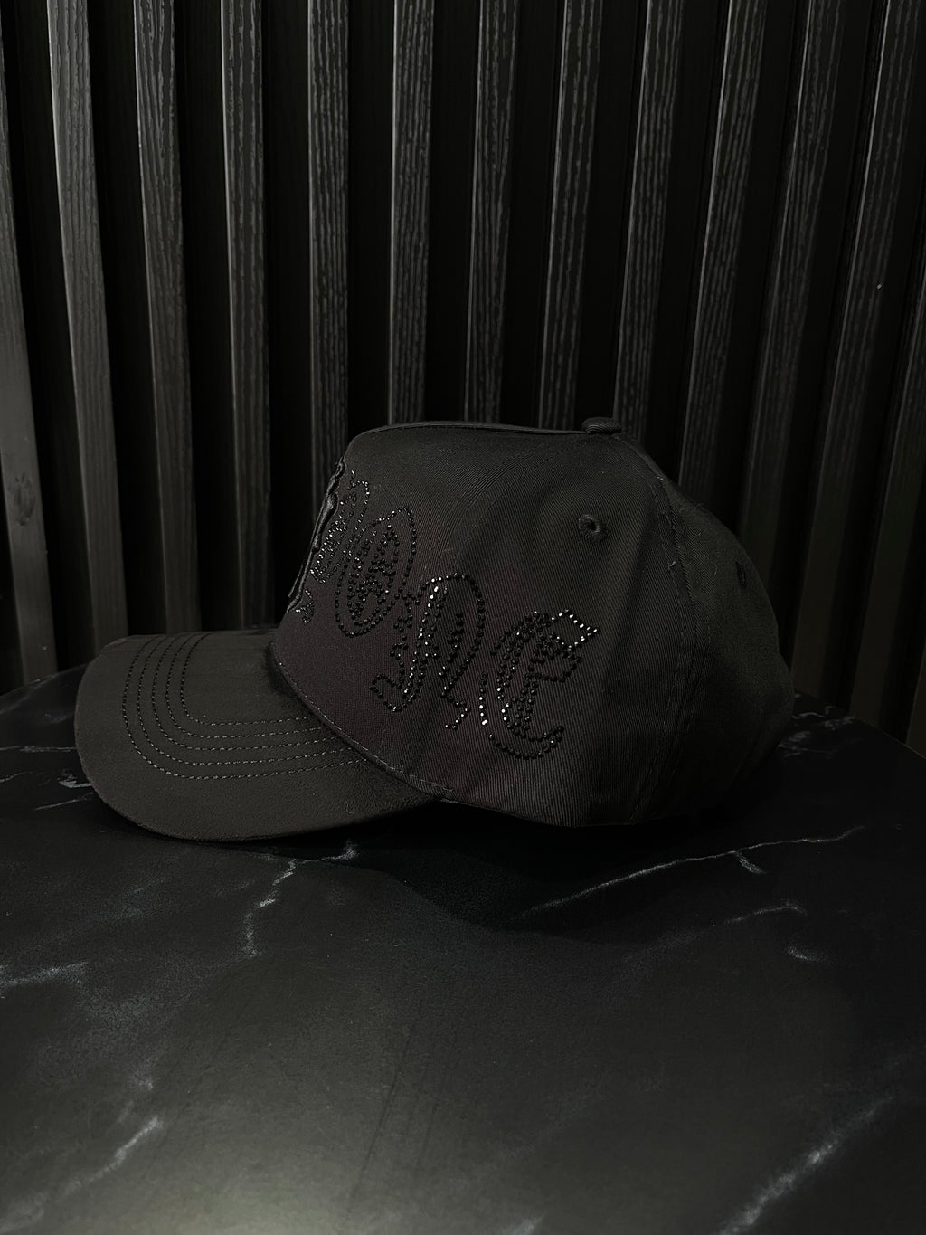 31 HATS NY CRYSTALS BLACK