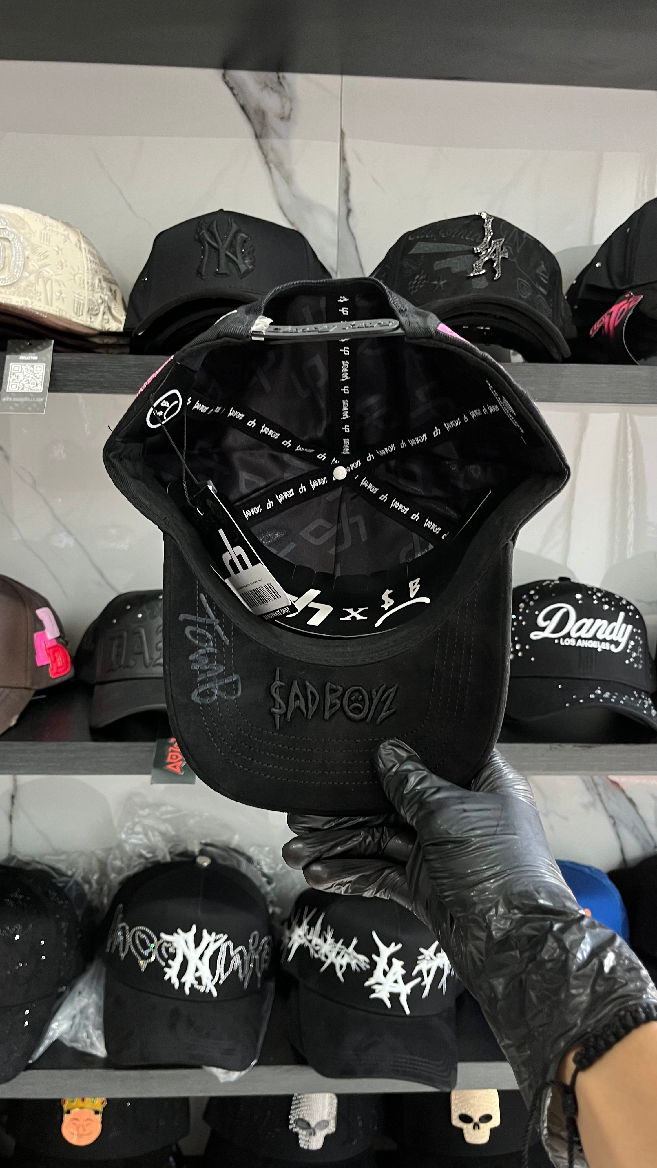 Dandy Hats Firmada x Tombochio