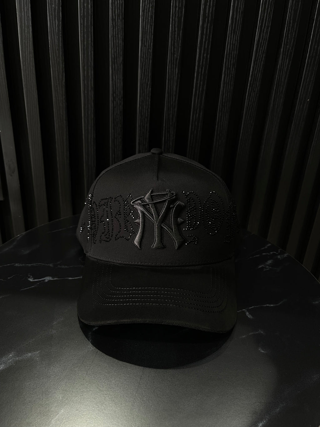 31 HATS NY CRYSTALS BLACK