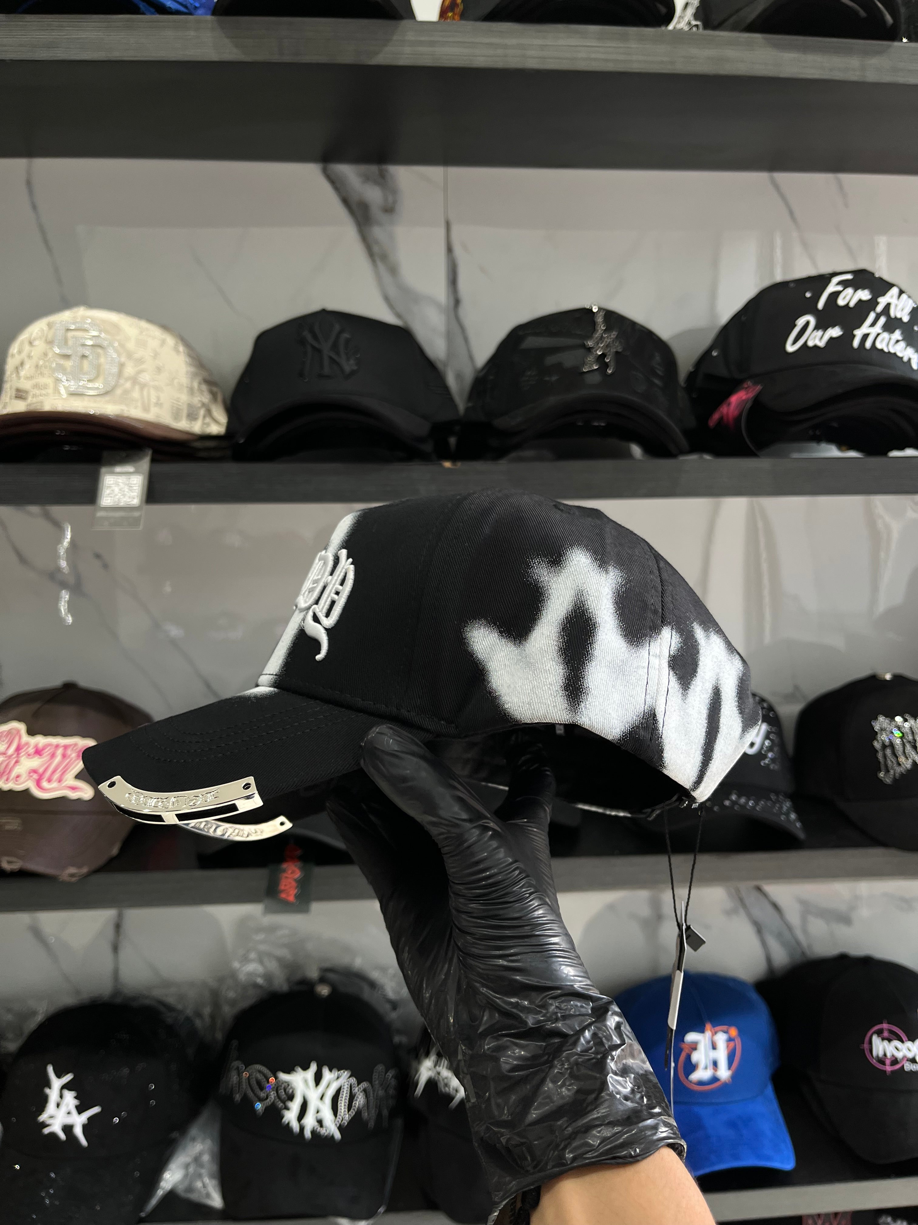 Dandy Hats Firmada x Tombochio y Ramón