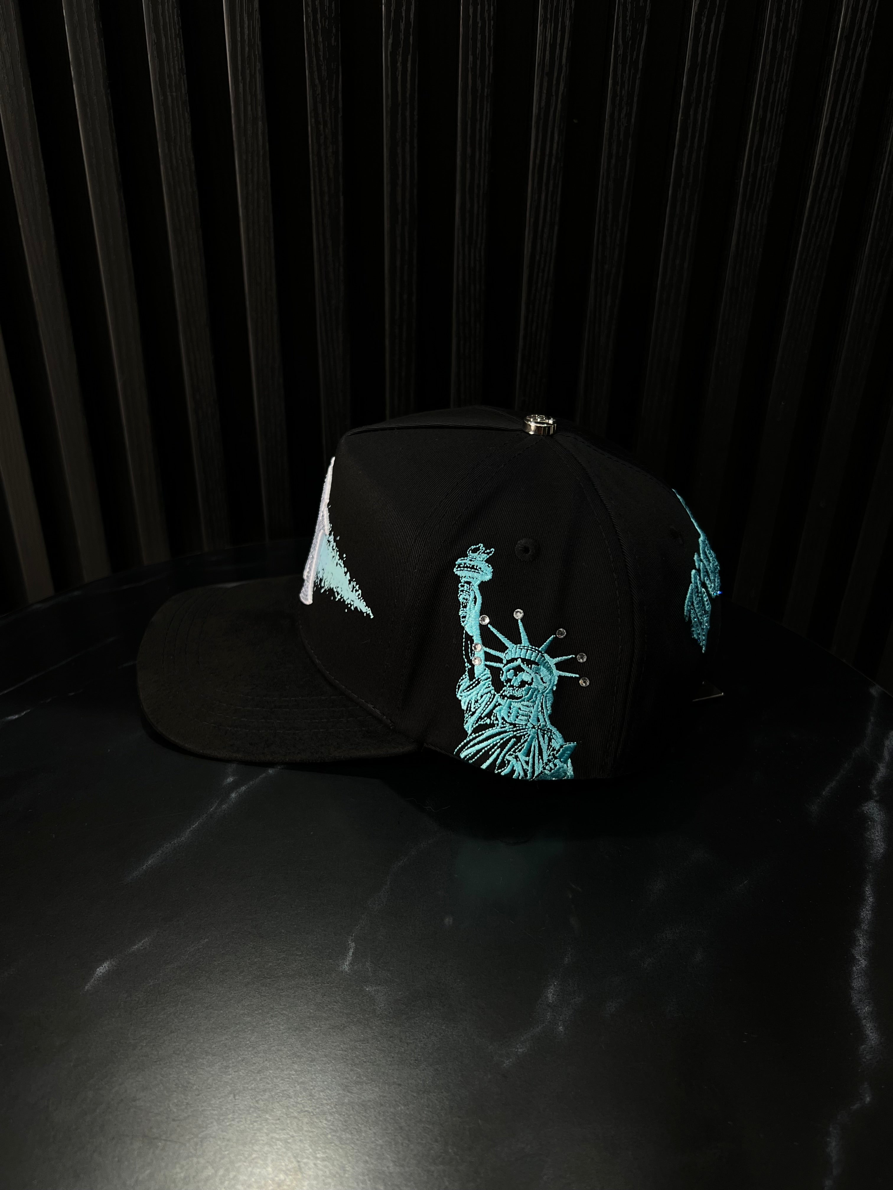 BIGG BOSS NY ESTATUA