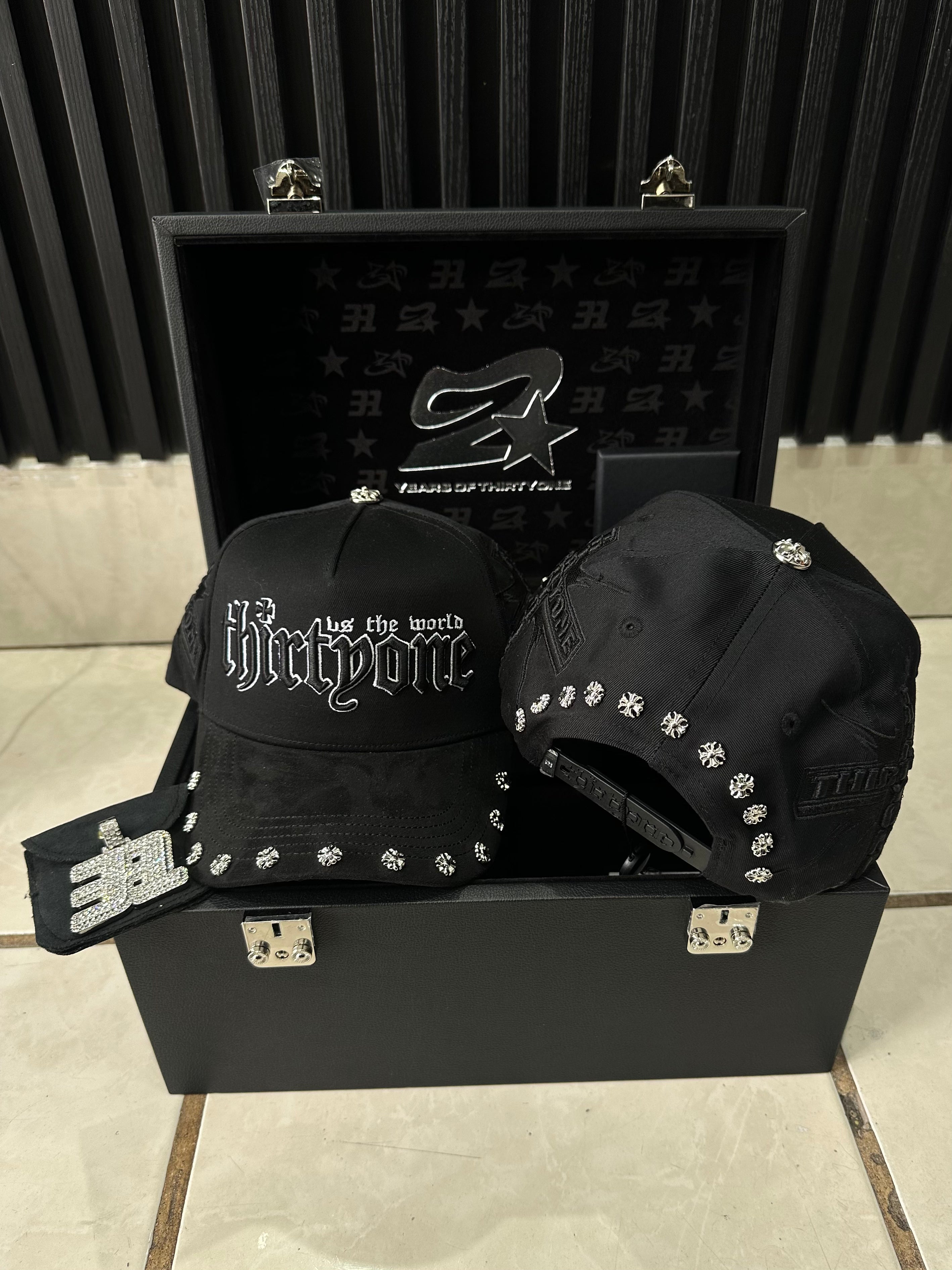 31 HATS ANIVERSARIO - 31 YS THE WORLD